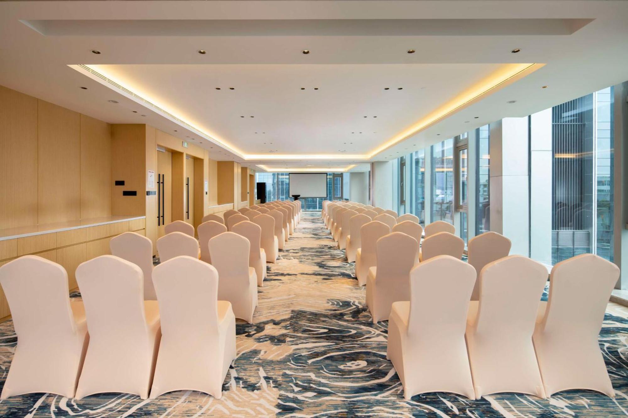 Hilton Garden Inn Shenzhen Airport,Enjoy 24-Hour One Way Free Delivery From Hotel To Shenzhen Baoan Airport On The Hour Exterior photo